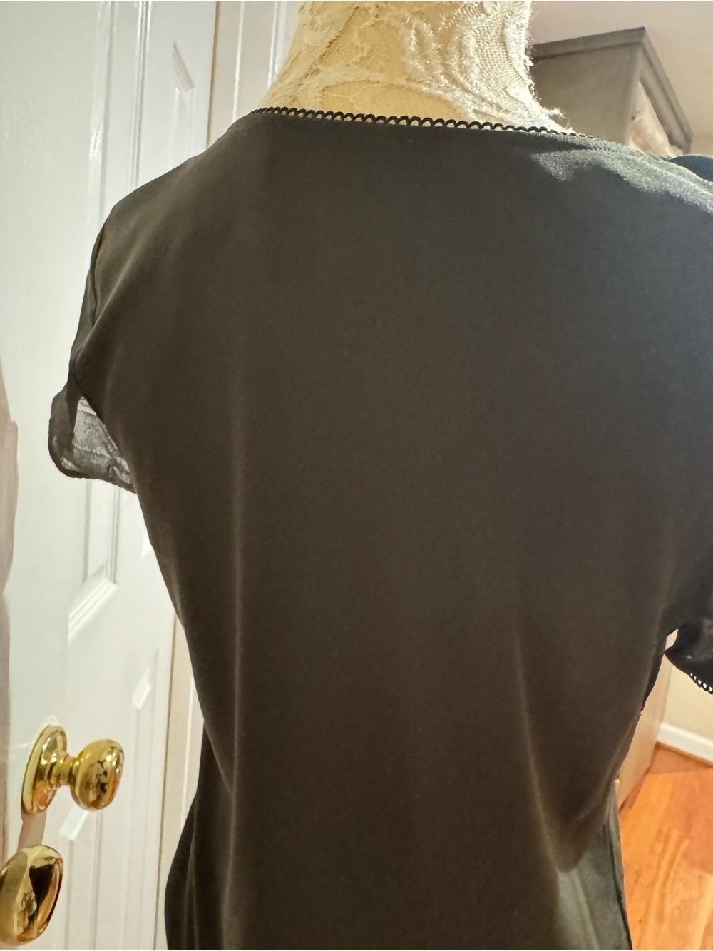 Elegant Scoop Neck Chiffon Blouse in Dark Olive - Picture 3 of 6